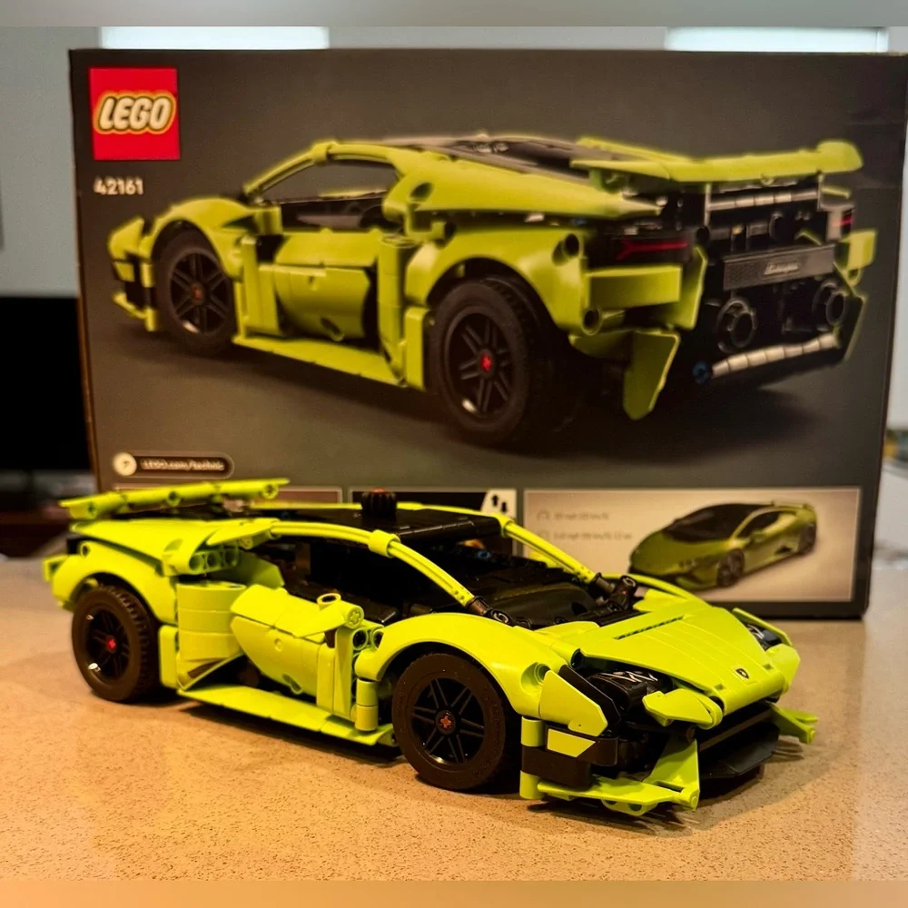 Lego Technic Lamborghini Huracán Tecnica 42161 - Picture 3 of 9